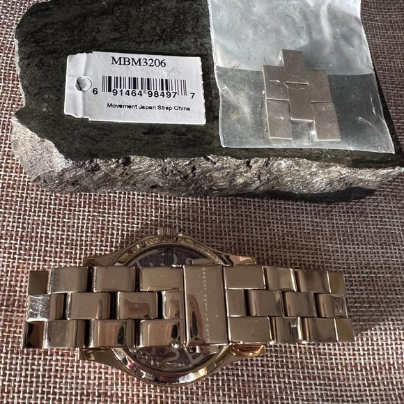 Marc by MARC JACOBS Stunning Ladies Gold Wrist Watch MBM3206 - Picture 2 of 4